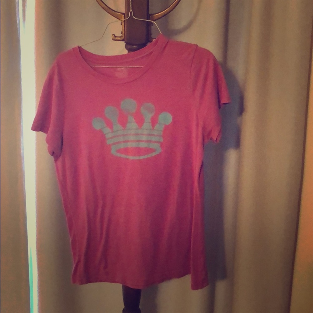 Pink shirt with blue crown